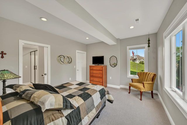 N57W19704 Holly COURT, Menomonee Falls, WI 53051