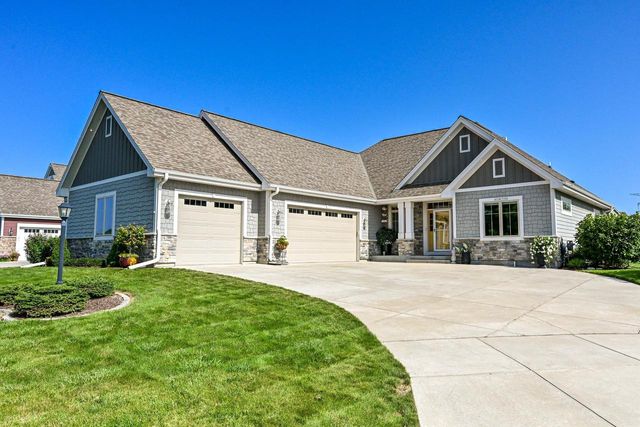 N57W19704 Holly COURT, Menomonee Falls, WI 53051