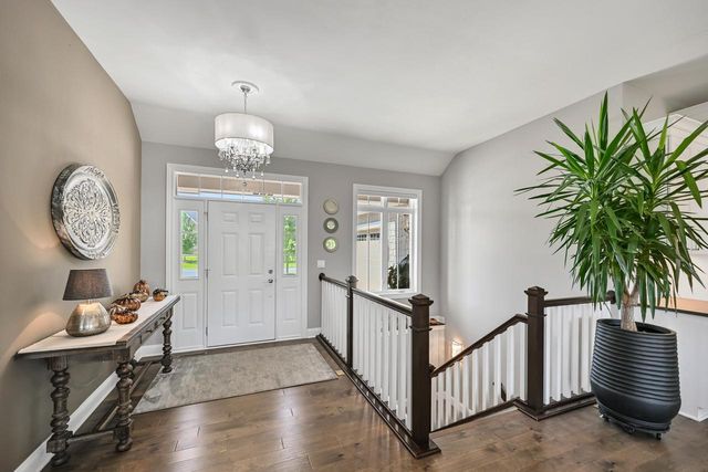 N57W19704 Holly COURT, Menomonee Falls, WI 53051