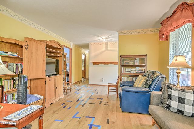 105 Willcrest Circle, Rogersville, TN 37857