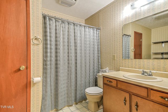 105 Willcrest Circle, Rogersville, TN 37857