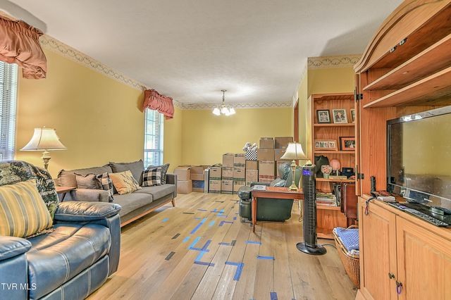 105 Willcrest Circle, Rogersville, TN 37857