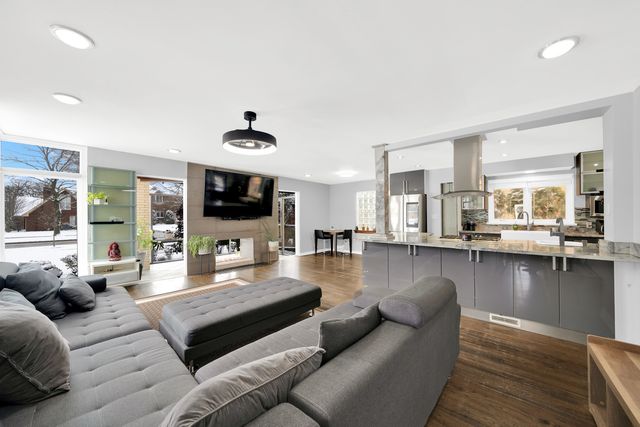 478 Kent Road, Riverside, IL 60546