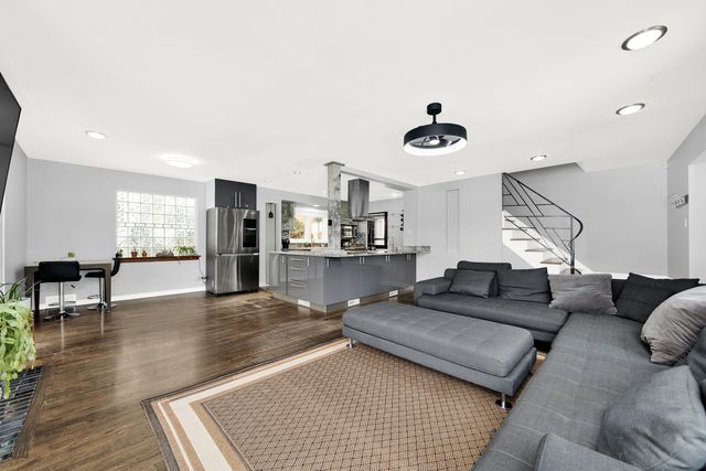 478 Kent Road, Riverside, IL 60546