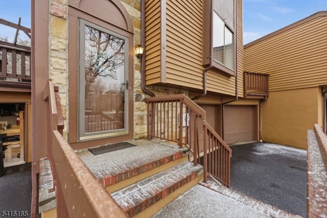 4 Faesch Ct, Rockaway Twp., NJ 07866