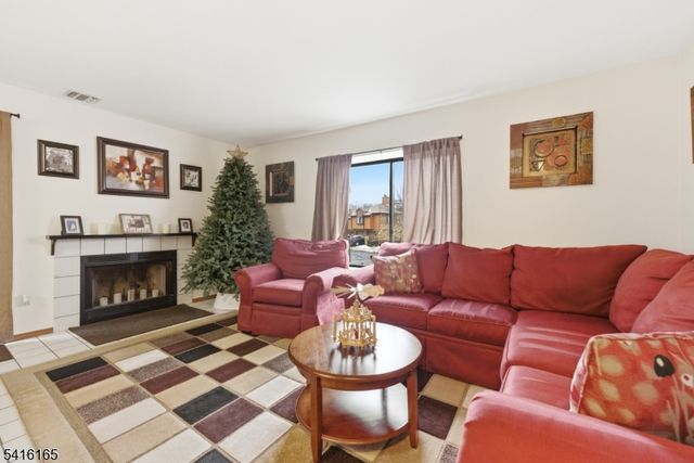 4 Faesch Ct, Rockaway Twp., NJ 07866