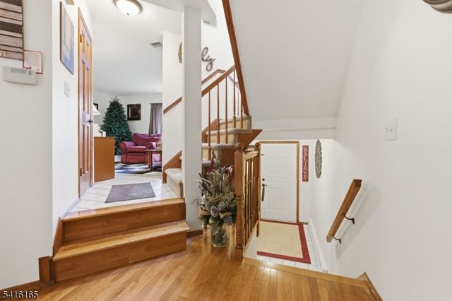 4 Faesch Ct, Rockaway Twp., NJ 07866