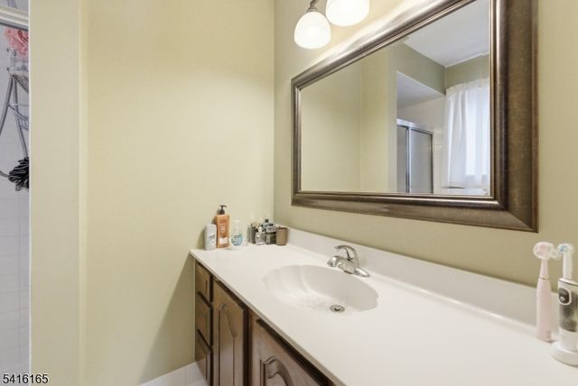 4 Faesch Ct, Rockaway Twp., NJ 07866