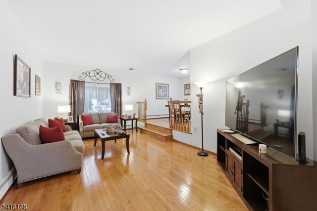 4 Faesch Ct, Rockaway Twp., NJ 07866