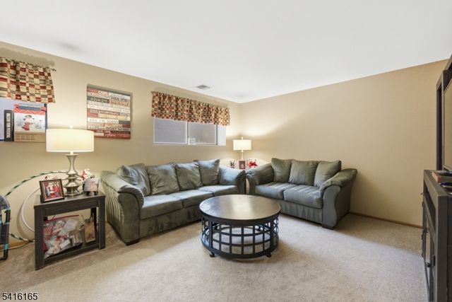 4 Faesch Ct, Rockaway Twp., NJ 07866