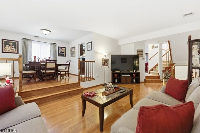 4 Faesch Ct, Rockaway Twp., NJ 07866