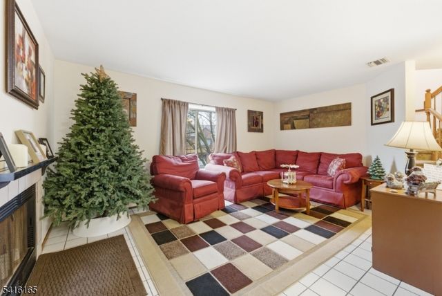 4 Faesch Ct, Rockaway Twp., NJ 07866