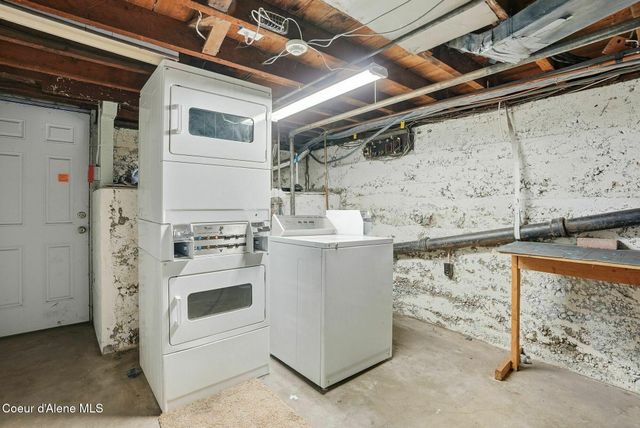 1704 N Ash St, Spokane, WA 99205