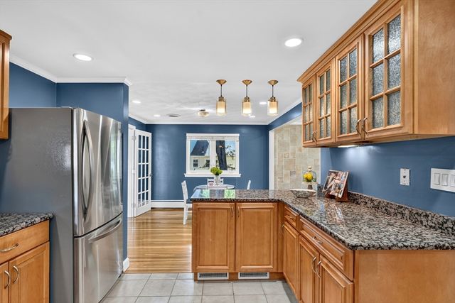 32 Bobolink Rd, Wellesley, MA 02481
