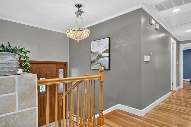 32 Bobolink Rd, Wellesley, MA 02481