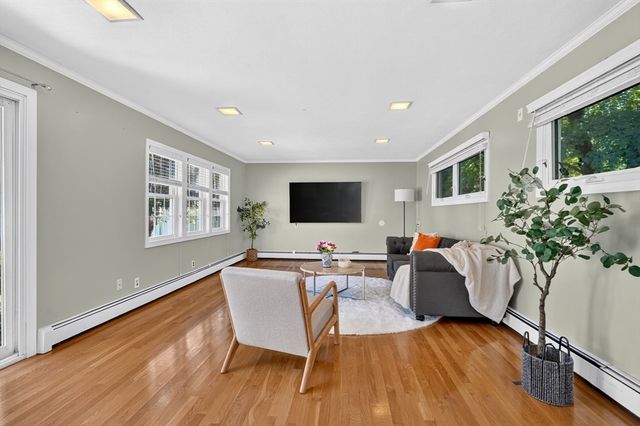 32 Bobolink Rd, Wellesley, MA 02481