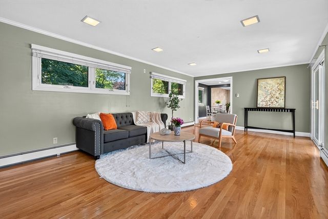 32 Bobolink Rd, Wellesley, MA 02481