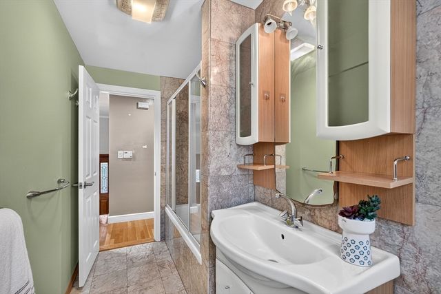 32 Bobolink Rd, Wellesley, MA 02481