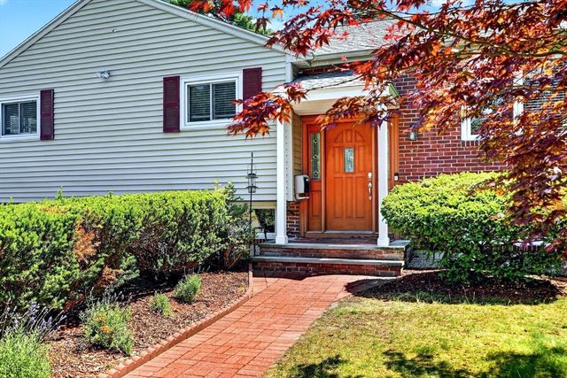 32 Bobolink Rd, Wellesley, MA 02481