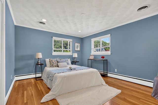 32 Bobolink Rd, Wellesley, MA 02481