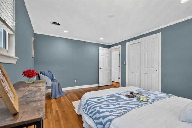 32 Bobolink Rd, Wellesley, MA 02481