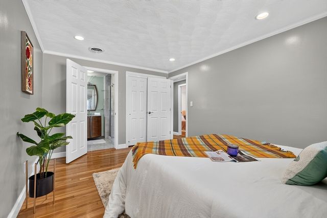 32 Bobolink Rd, Wellesley, MA 02481