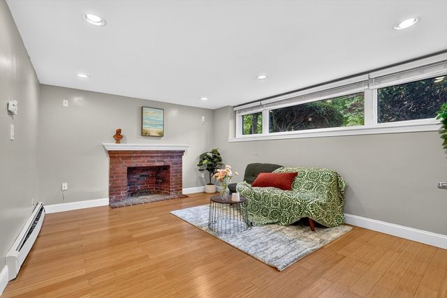 32 Bobolink Rd, Wellesley, MA 02481