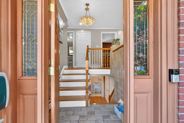 32 Bobolink Rd, Wellesley, MA 02481