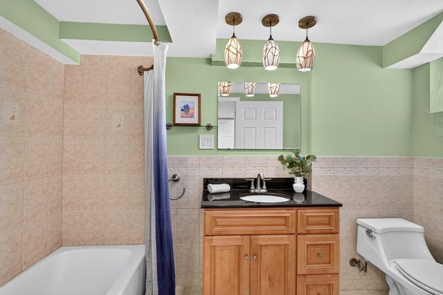 32 Bobolink Rd, Wellesley, MA 02481