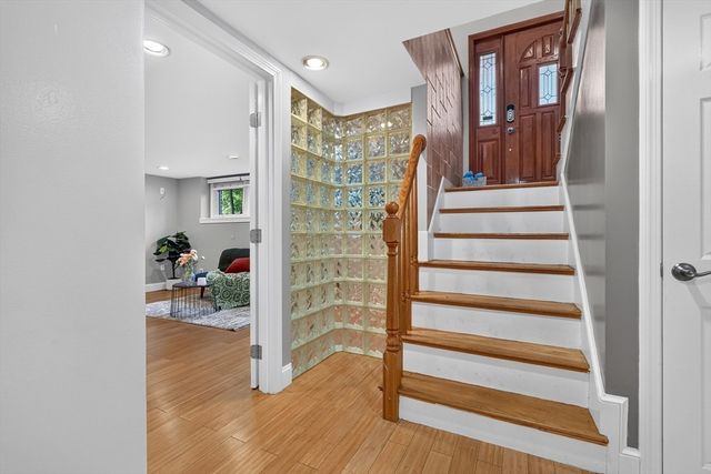 32 Bobolink Rd, Wellesley, MA 02481