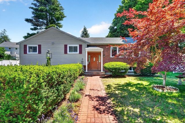 32 Bobolink Rd, Wellesley, MA 02481