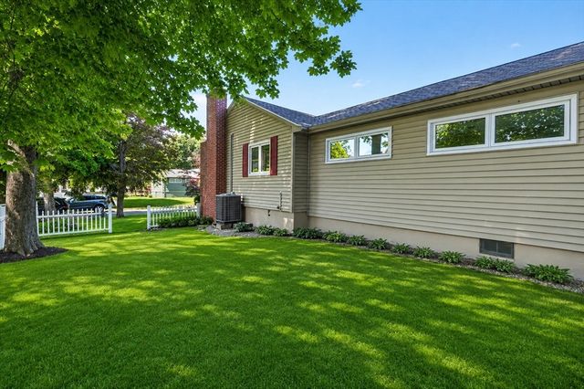 32 Bobolink Rd, Wellesley, MA 02481