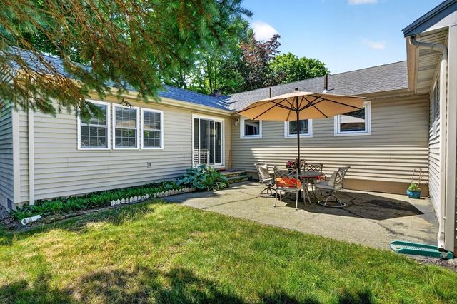 32 Bobolink Rd, Wellesley, MA 02481
