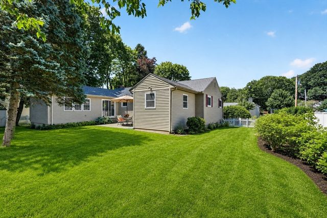32 Bobolink Rd, Wellesley, MA 02481