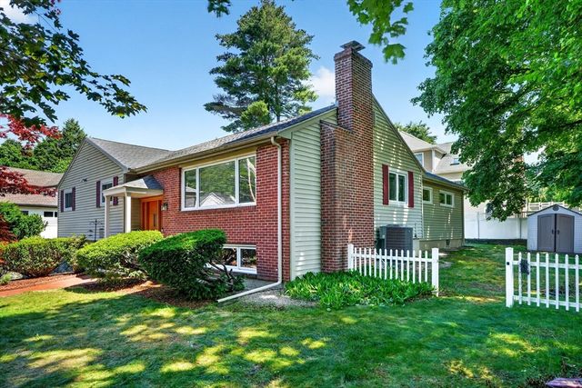 32 Bobolink Rd, Wellesley, MA 02481