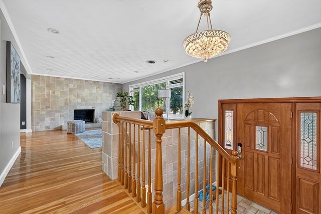 32 Bobolink Rd, Wellesley, MA 02481