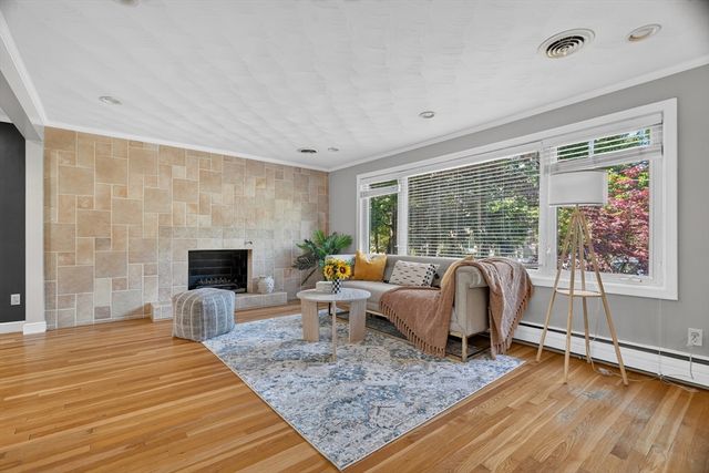 32 Bobolink Rd, Wellesley, MA 02481