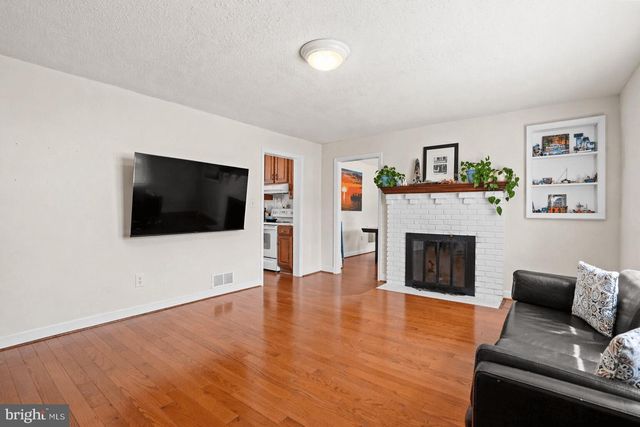 1406 F ST, Woodbridge, VA 22191