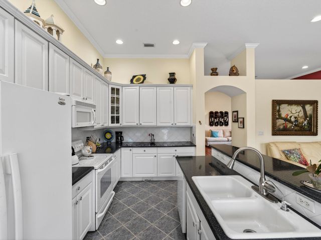 608 SW Calamondin Way Way SW, Vero Beach, FL 32968