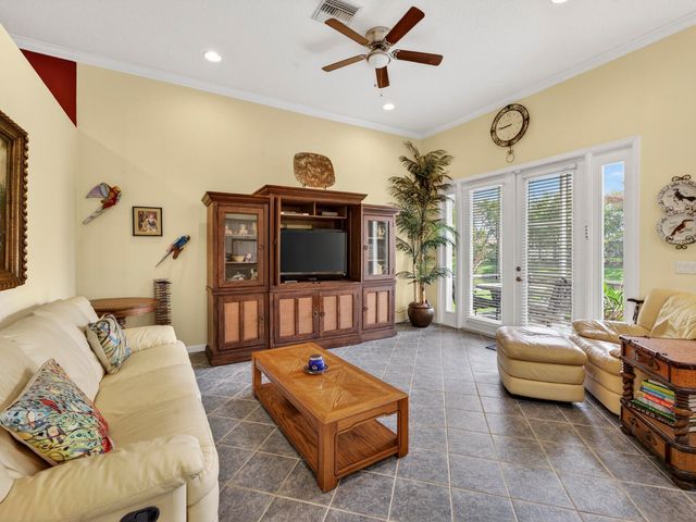 608 SW Calamondin Way Way SW, Vero Beach, FL 32968