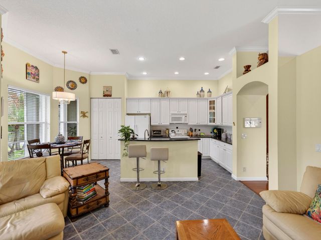 608 SW Calamondin Way Way SW, Vero Beach, FL 32968