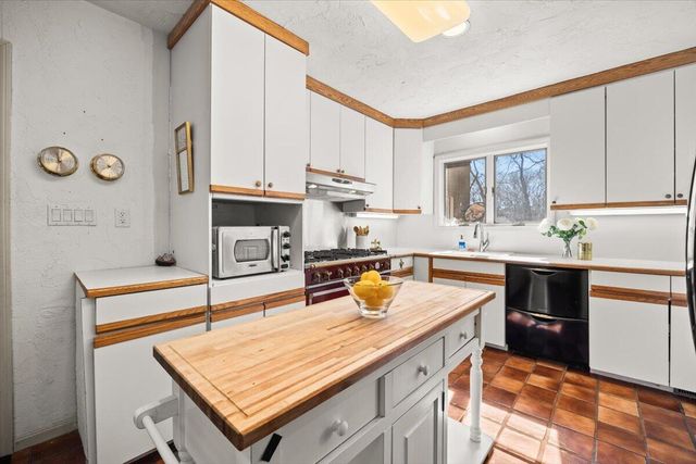 69 Two Ponds Road, Falmouth, MA 02540