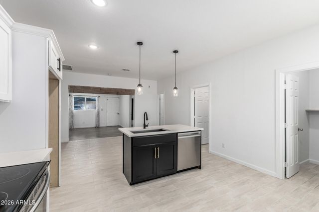 2532 E JONES Avenue, Phoenix, AZ 85040