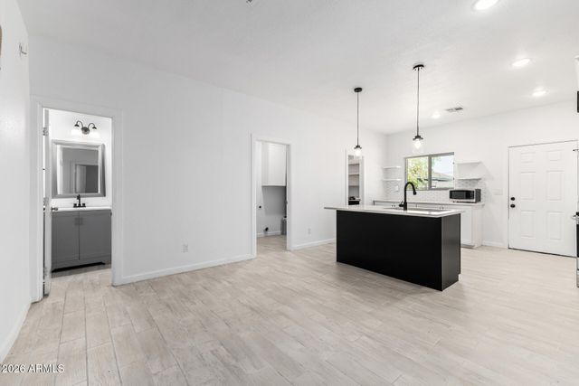 2532 E JONES Avenue, Phoenix, AZ 85040