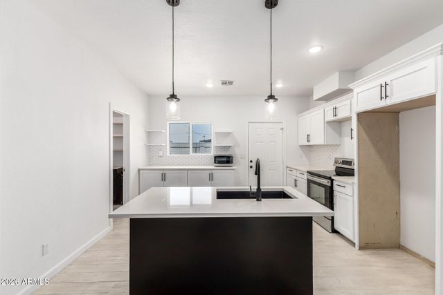 2532 E JONES Avenue, Phoenix, AZ 85040