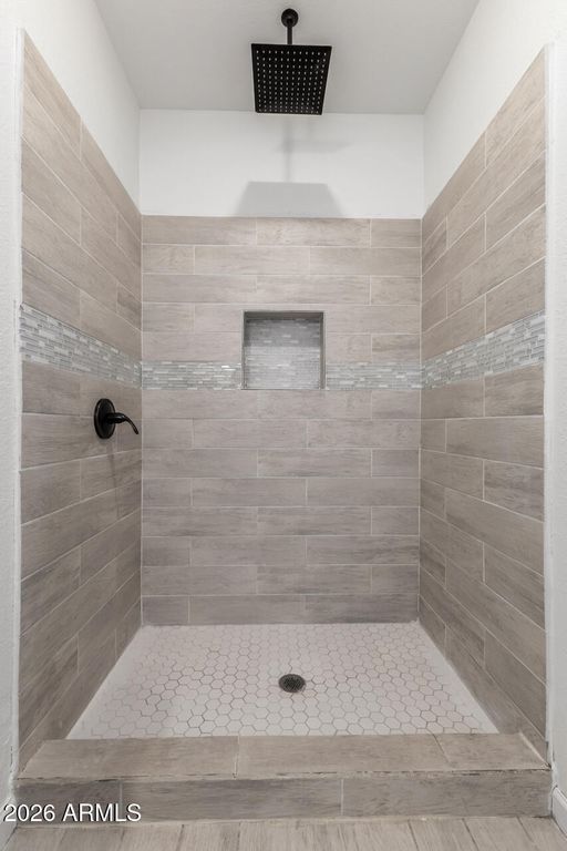 Image 16 of property listing at 2532 E JONES Avenue, Phoenix, AZ 85040