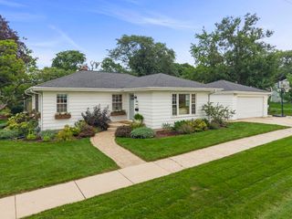 1205 E EVERGREEN Street, Wheaton, IL 60187