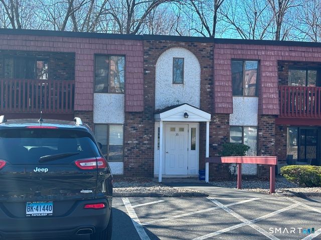 35 Woodsedge Drive 3C, Newington, CT 06111