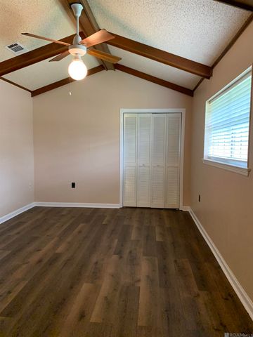 40111 La Rochelle Rd, Prairieville, LA 70769