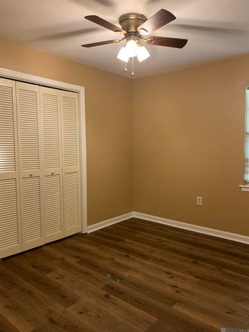 40111 La Rochelle Rd, Prairieville, LA 70769